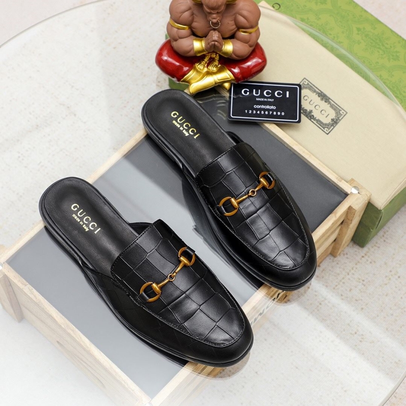 G*u*i slippers